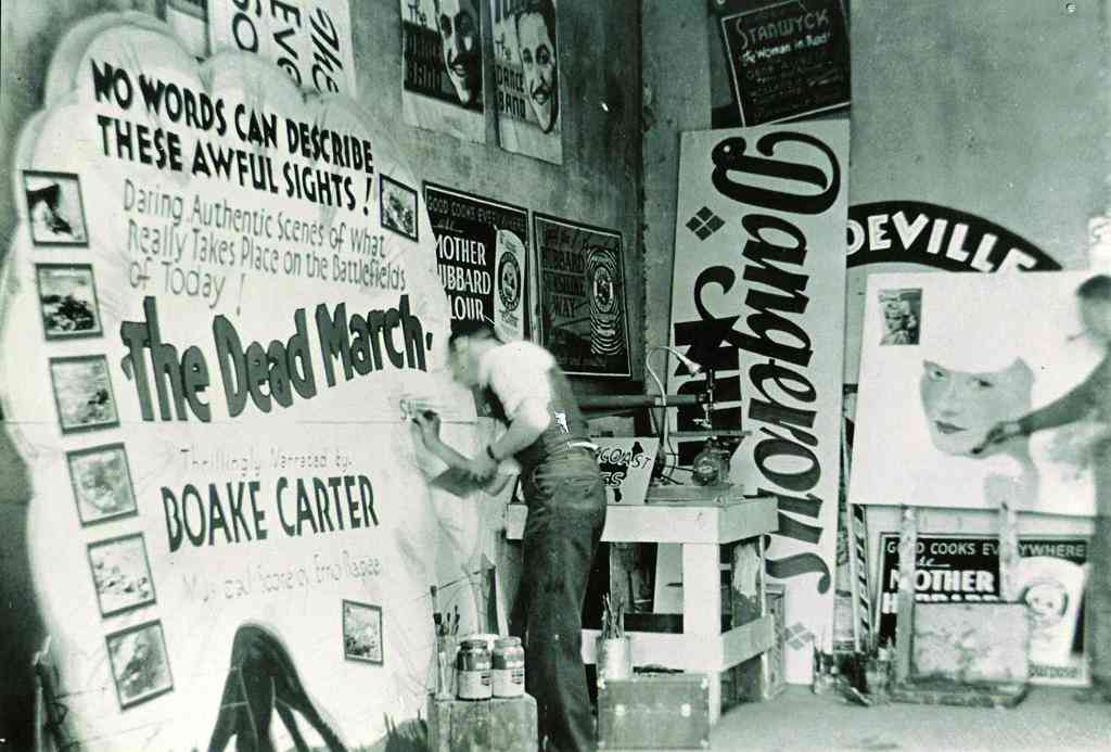 (Sign painter Chancey Curtis in Mankato, MN, ca. 1930. Courtesy of Sign Painters and Princeton Architectural Press.)