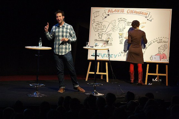 Image of Alexis Ohanian speaking while visual strategist captures key ideas